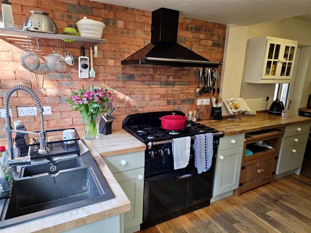 House in Stoke-on-Trent - View 4