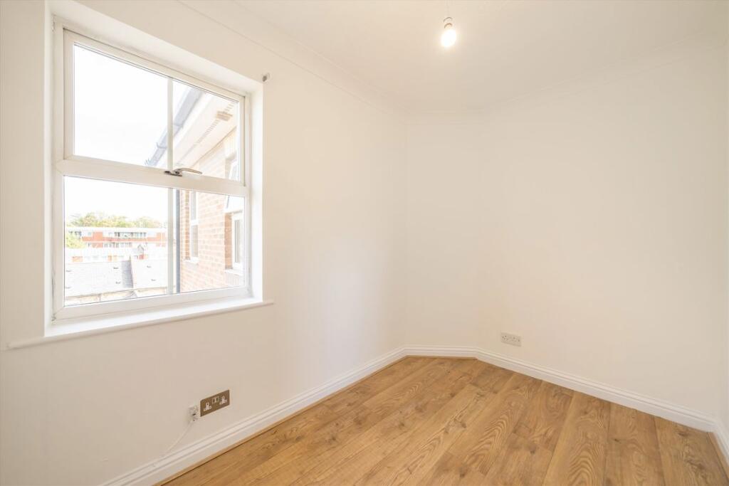 Apartment in London, Cossall Estate, Peckham - More