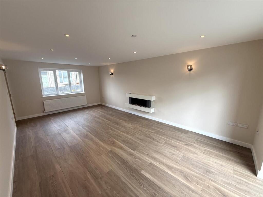 House in Llanybydder - View 2