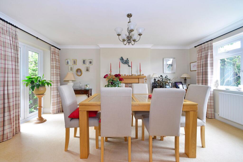 New Park Road, Cranleigh, GU6 - View 6