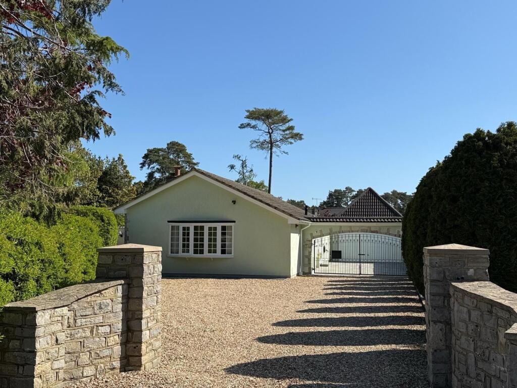 Forest Edge Close, Ashley Heath, BH24 2DZ