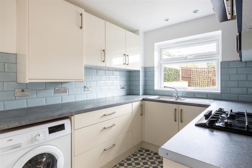 House in Redhill - View 3