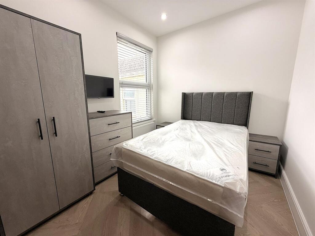 House in Southend-on-Sea - View 3