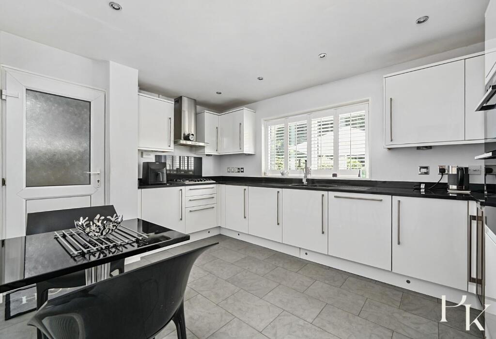 Hangleton Manor Close, Hove photo 3