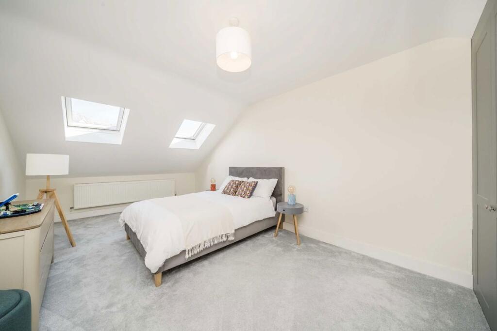 Apartment in Kingston upon Thames - More