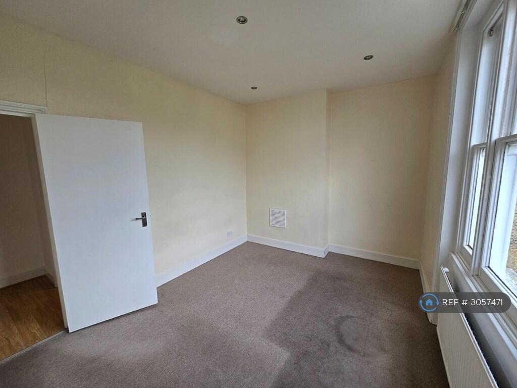 Apartment in London - View 3