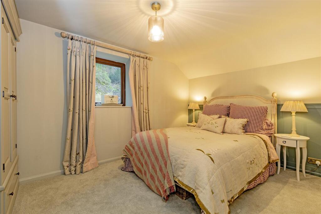 Royal Oak Mews, The Dale, Stoney Middleton, Hope Valley - View 5