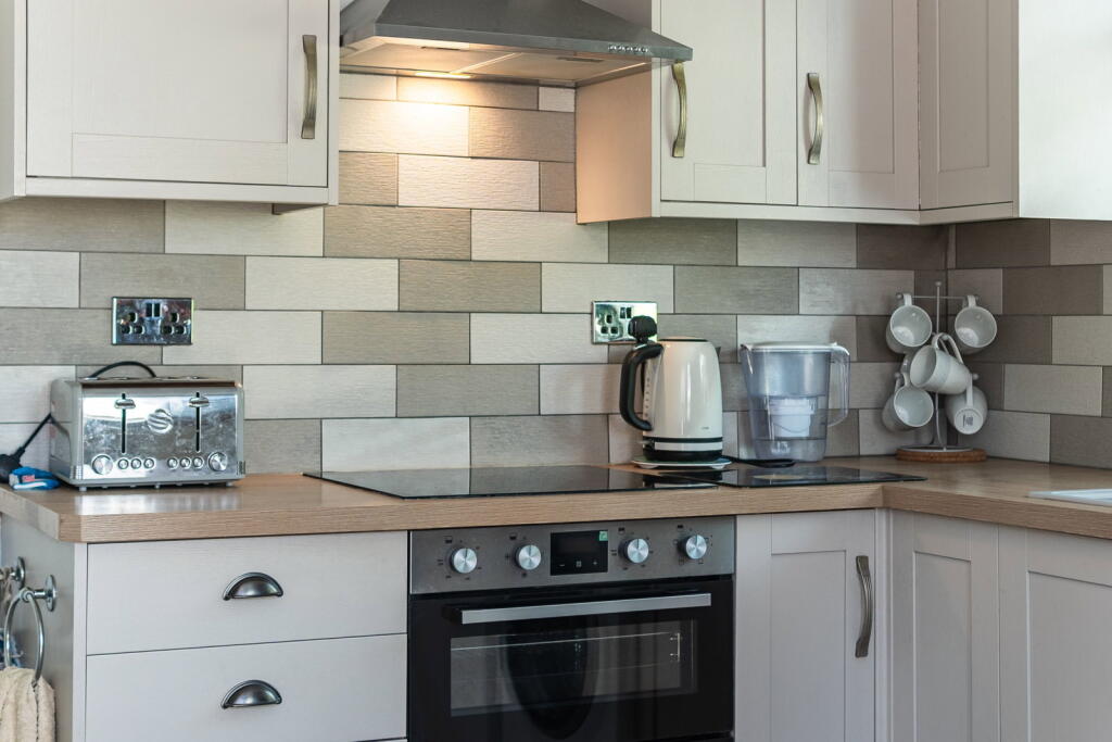 House in Grimsby, North End, Tetney - More