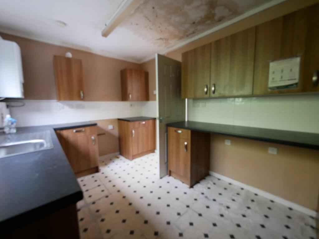 93 Marshfield Avenue, Crewe, Cheshire, CW2 photo 3