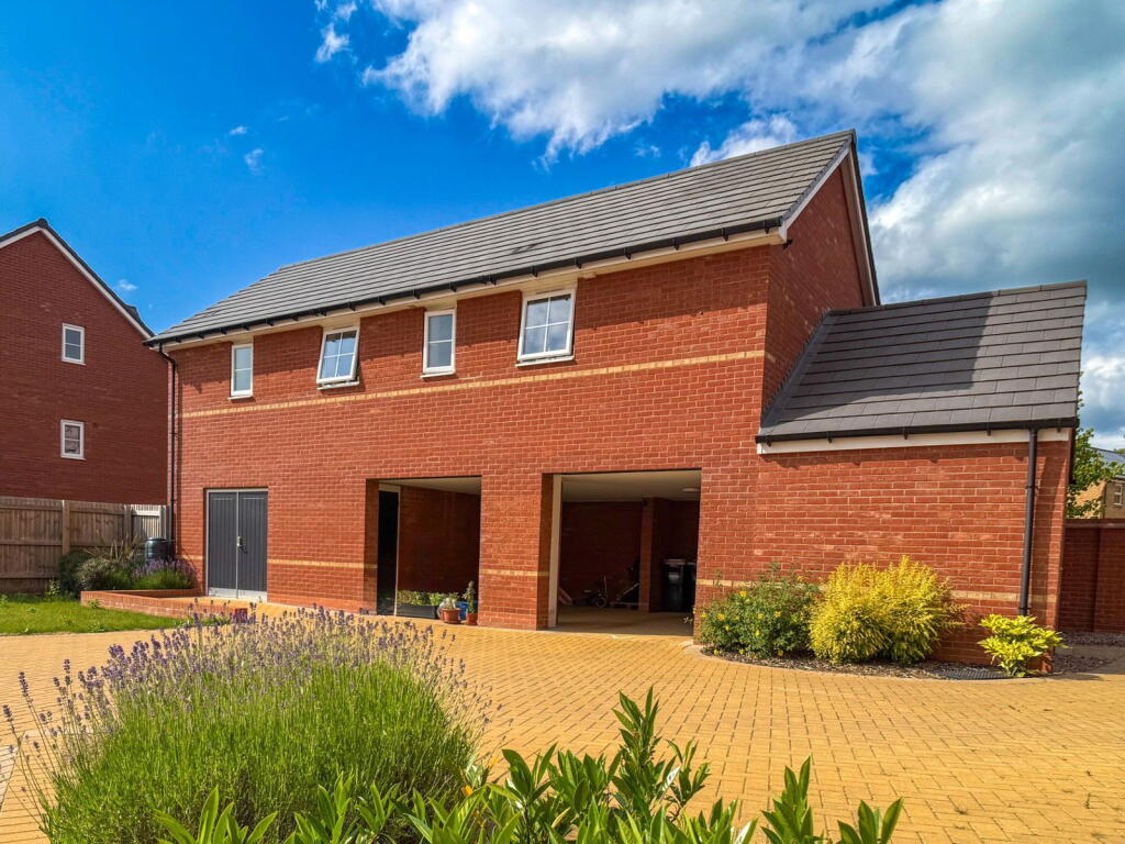 Main image of property: Cicero Crescent, Fairfields, Milton Keynes, Buckinghamshire, MK11 4DR