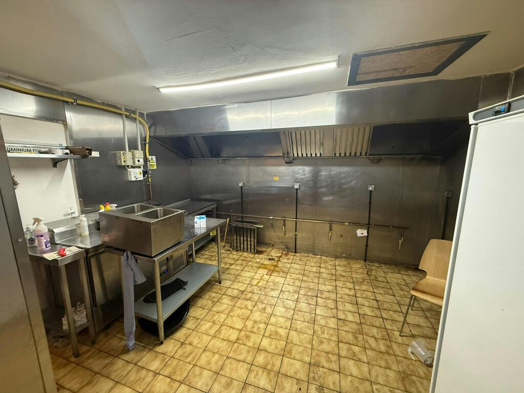 Kitchen 1.jpeg