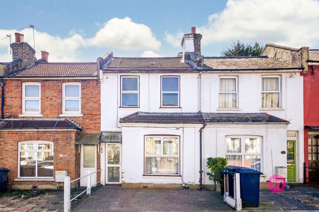 Main image of property: Long Lane, London, N3