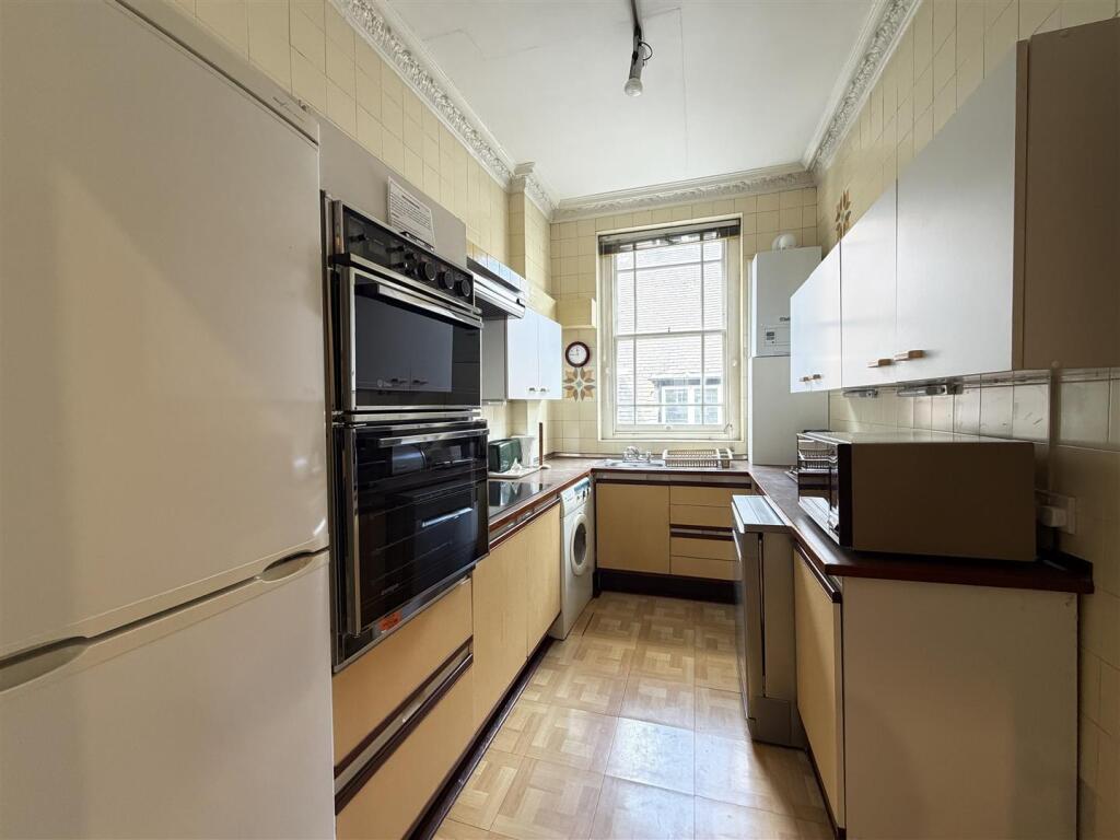 Apartment in London - View 5