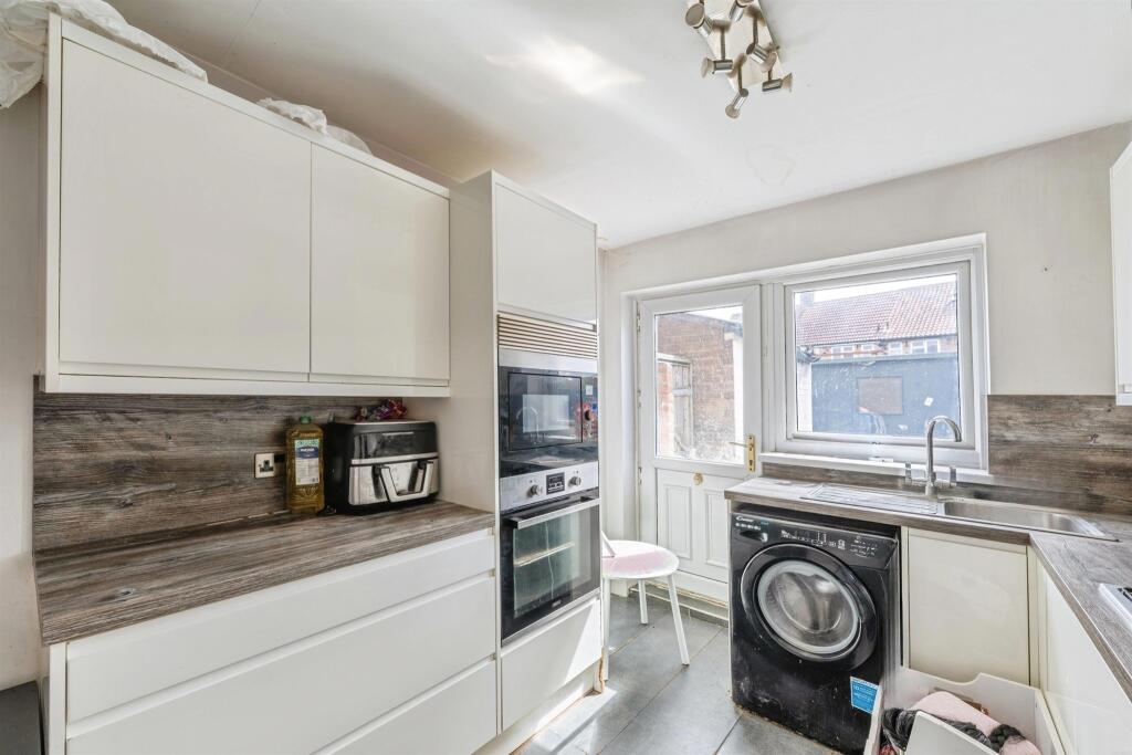 House in Hull - View 5