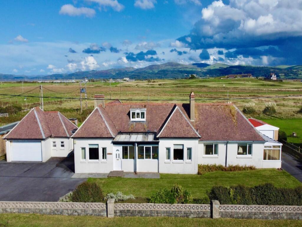 Main image of property: Ynyslas, Borth, Ceredigion