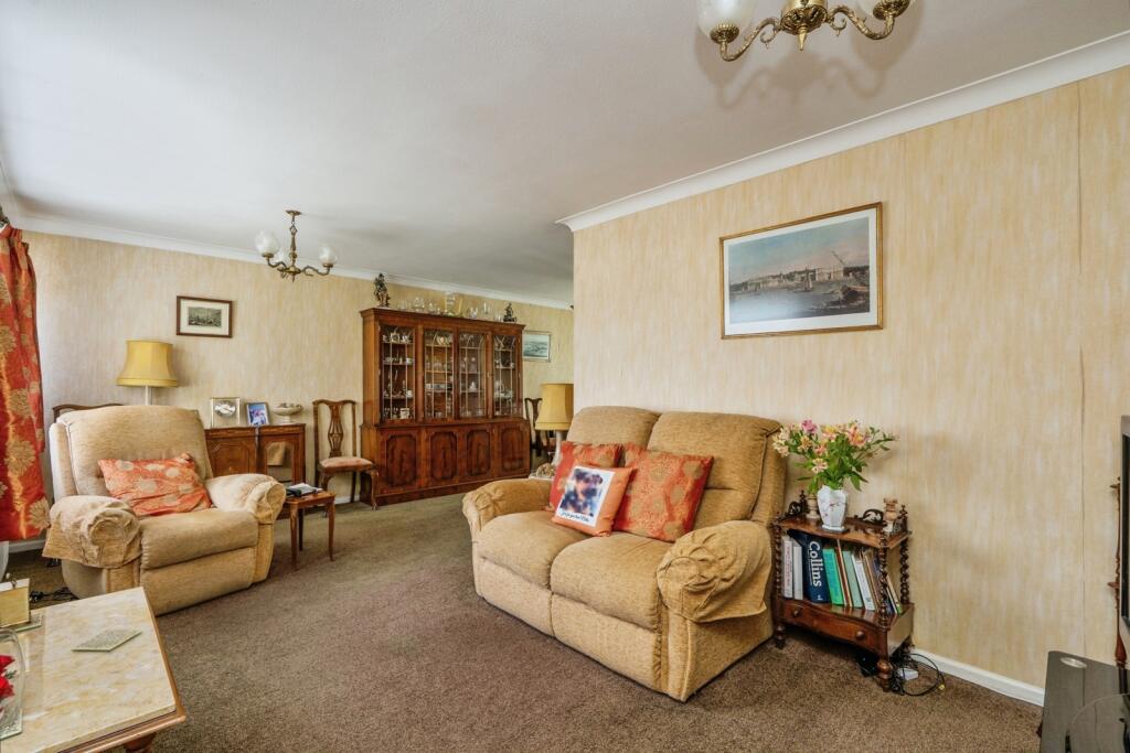 Celandine Avenue, Waterlooville, Hampshire, PO8 photo 4