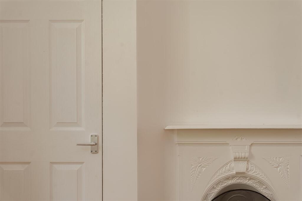 House in Reigate and Banstead, Reffles Bridge, Earlswood - More