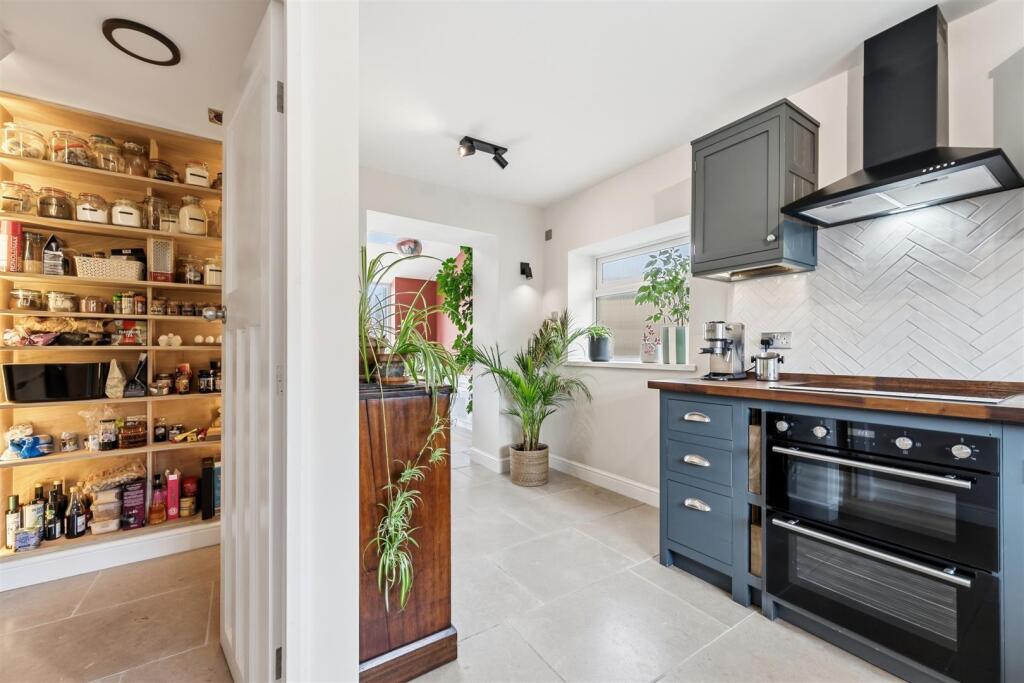 House in Derbyshire Dales, Bakewell - More