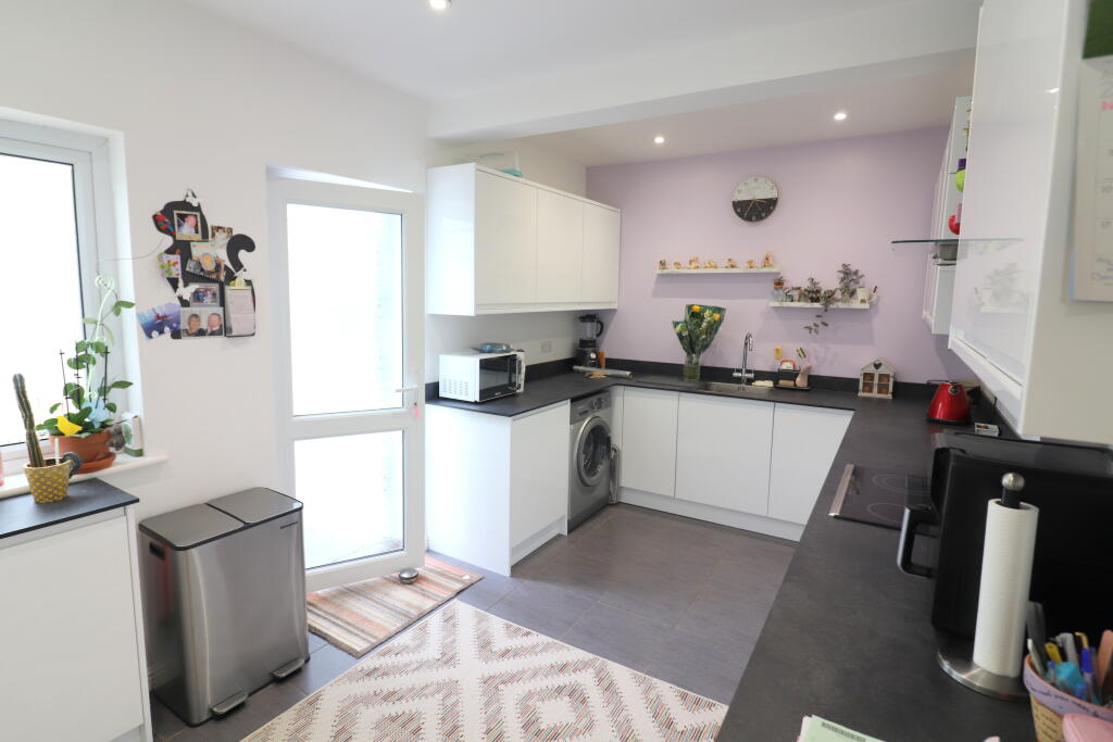 House in Luton - View 5