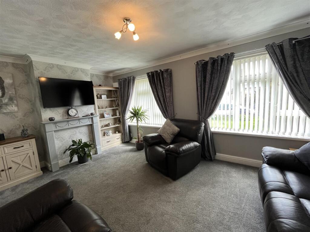 Apartment in Kirklees, West Yorkshire - View 2