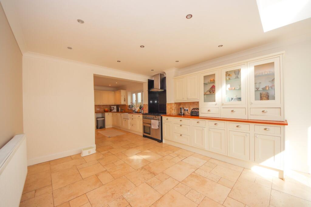 House in Sutton - View 5