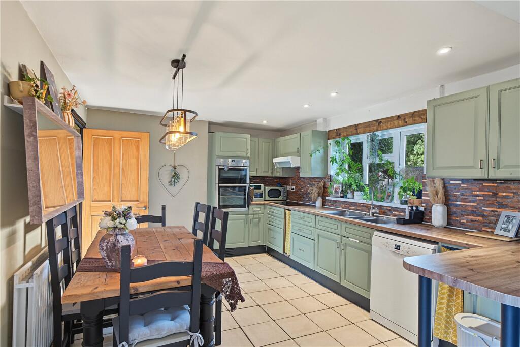 Cleyfields, Bourton, Swindon, Oxfordshire, SN6 photo 4