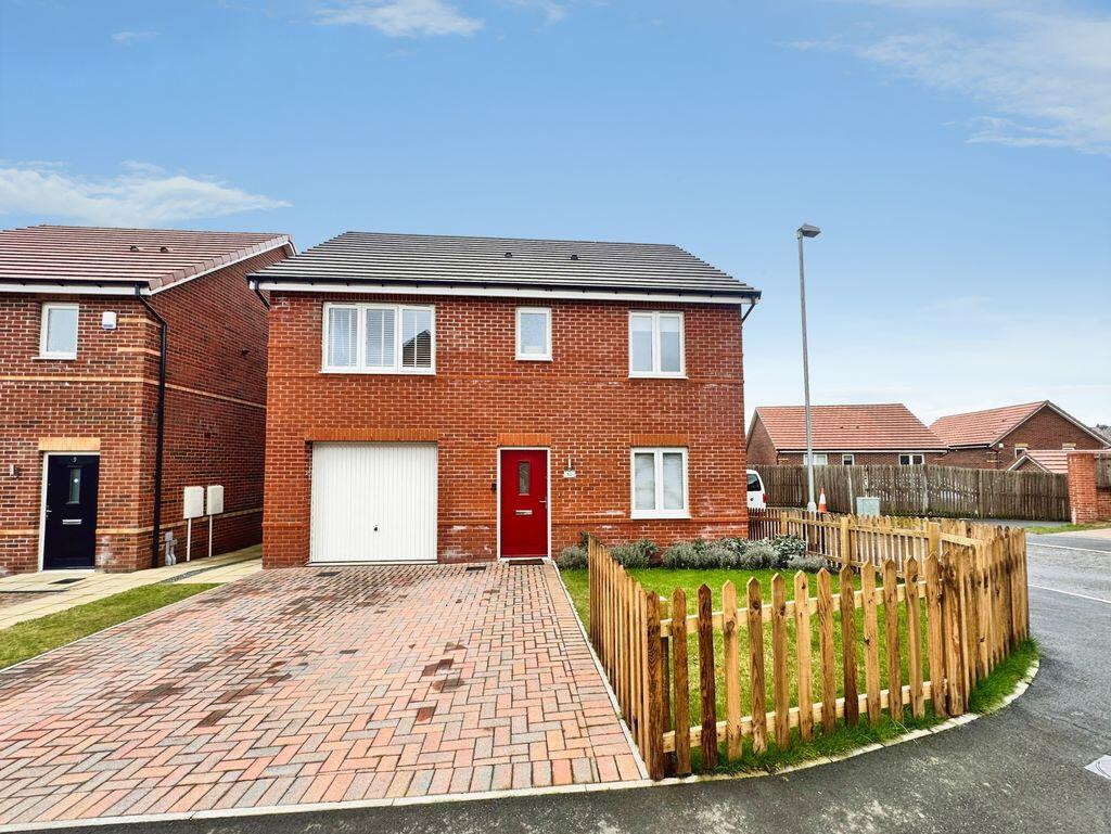4-bed detached on Tilley Close, High Spen , £260,000