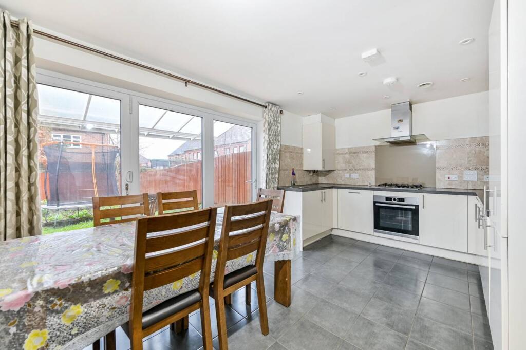 Main image of property: Finefield Walk, Slough, SL1