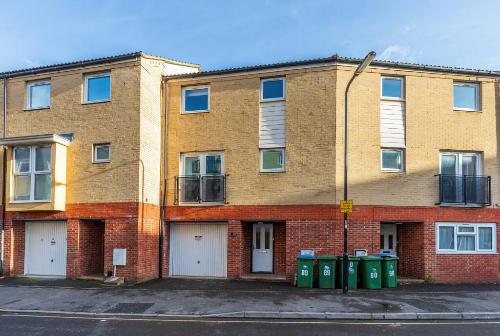 4-bed terraced on White Star Place, Southampton, SO14, £330,000