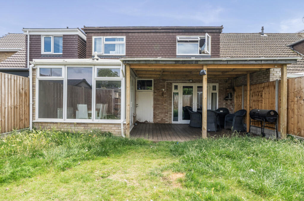 House in Bracknell - More
