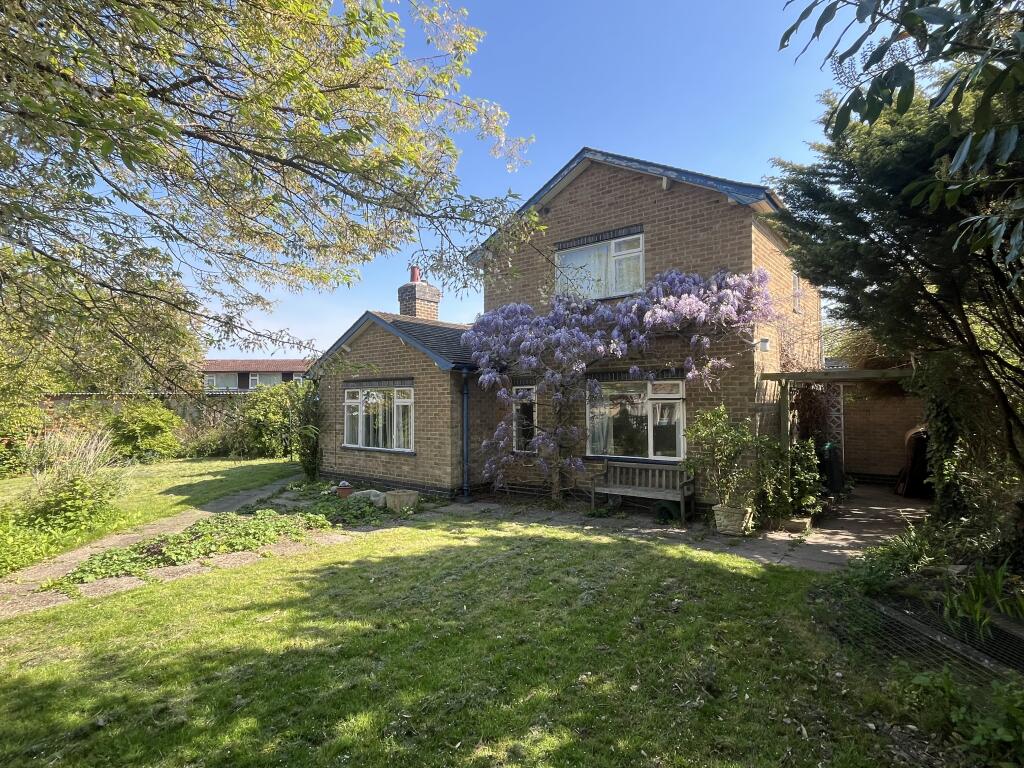 4-bed detached on 1A Eastway, Castle Donington, Derby, Leicestershire DE74 2PN, £285,000