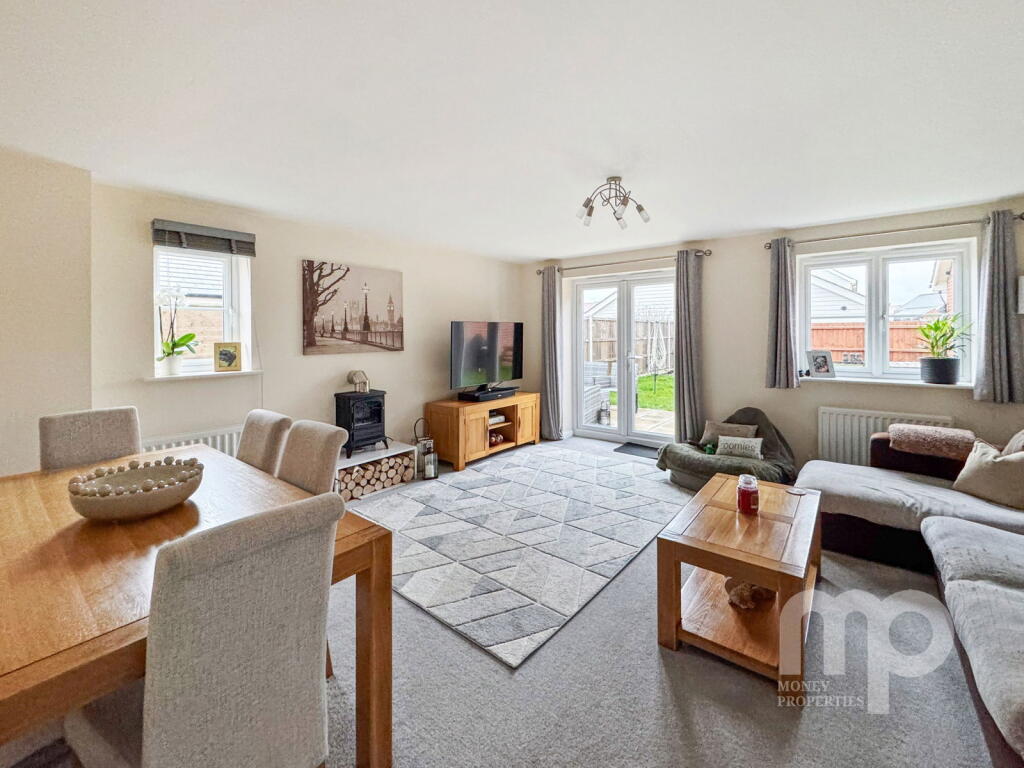 Goshawk Rise, Wymondham, NR18 photo 2