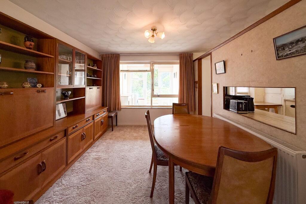 56, Great Hill Crescent, Maidenhead, Berkshire, SL6 4RF photo 4