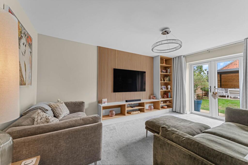House in Henley on Thames, Highlands Park, Rotherfield Greys - View 2