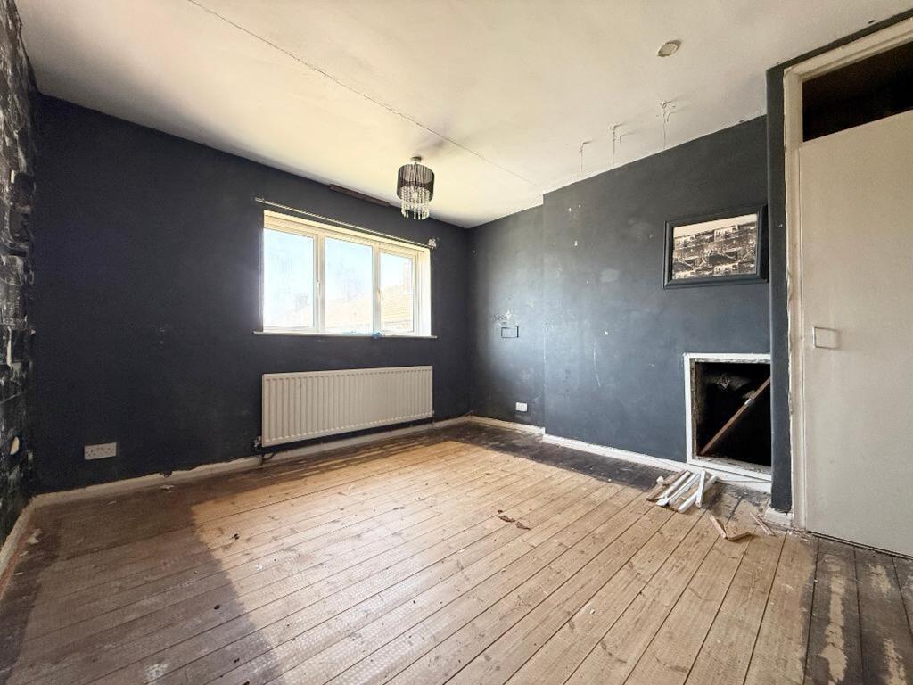1-bed flat on Ross Close, Luton, LU1, £110,000