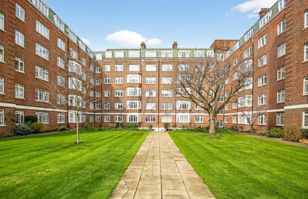 Apartment in London, Royal Borough of Kensington and Chelsea - More