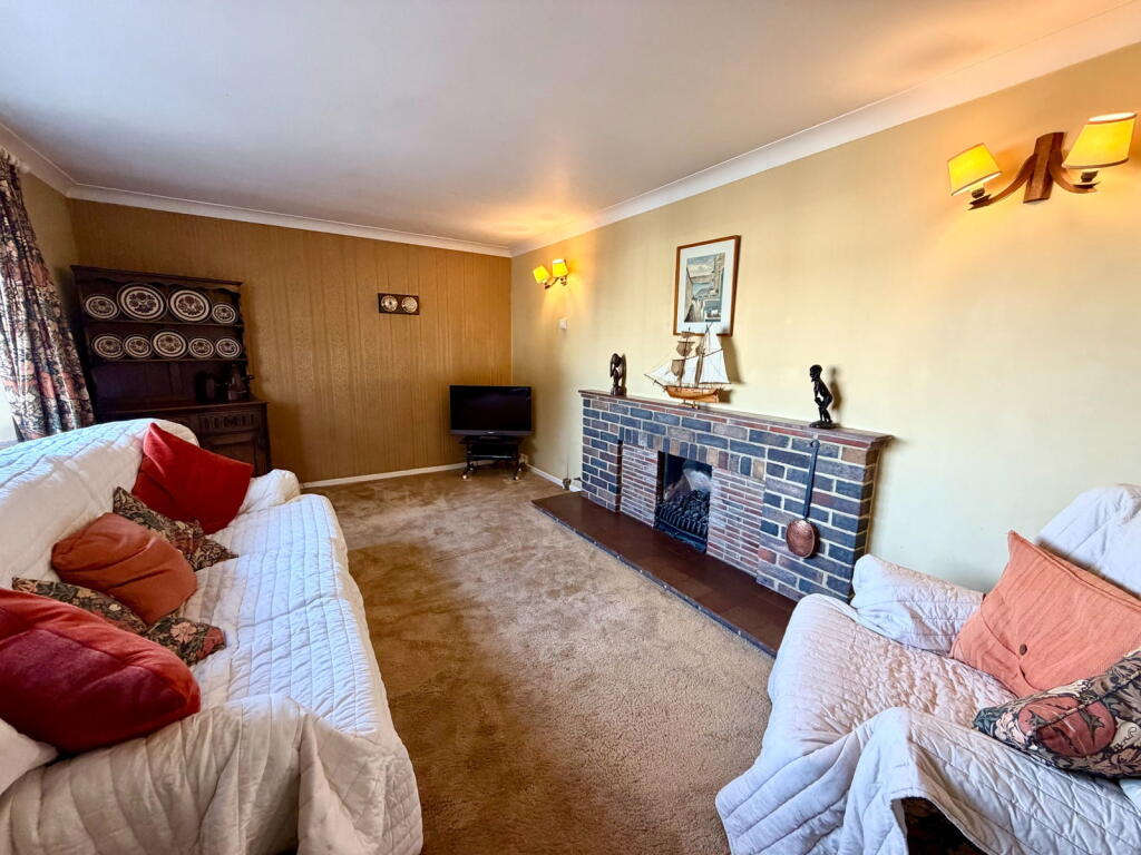 House in Gillingham, Parkwood - More