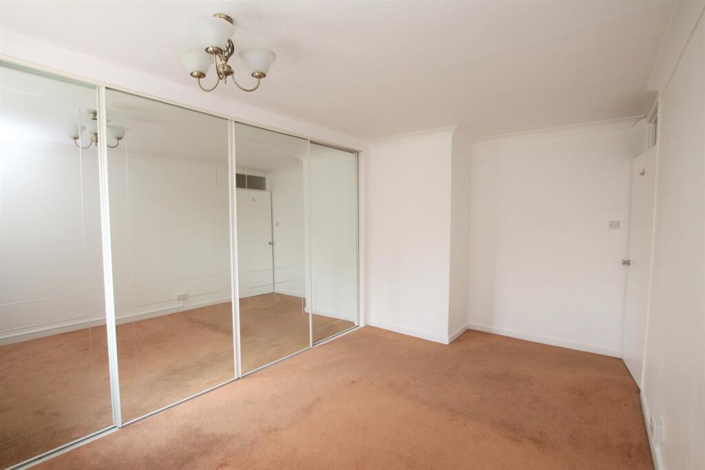 Apartment in Hull - View 4