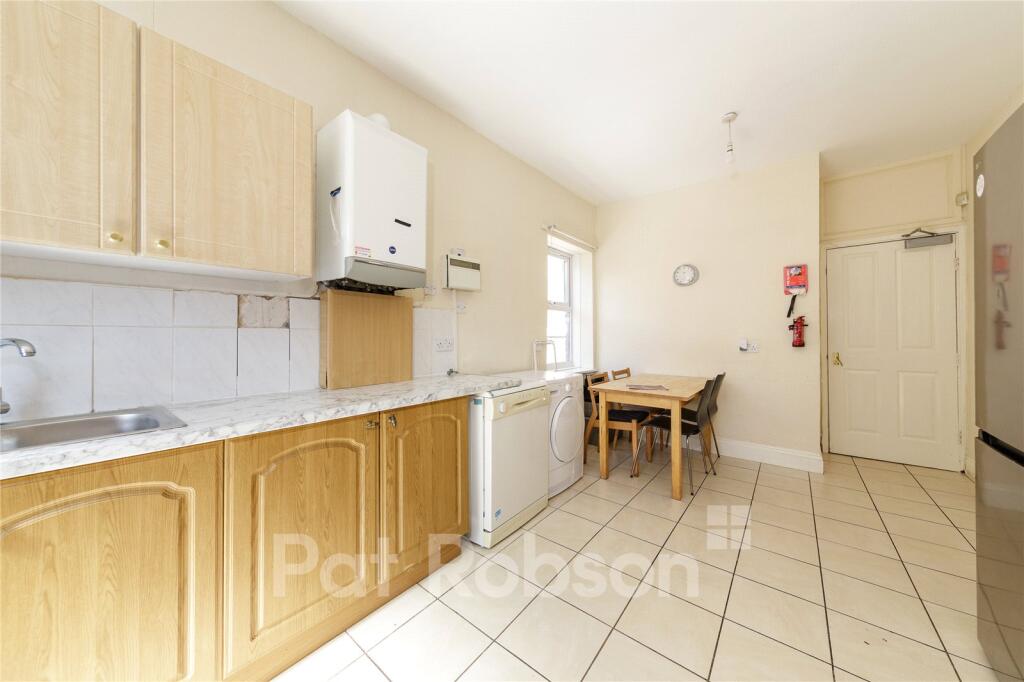 Apartment in Newcastle upon Tyne - View 5