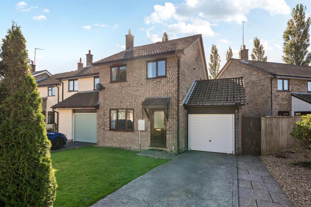 3-bed semi-detached on Marshall Drive, Ivybridge, £295,000