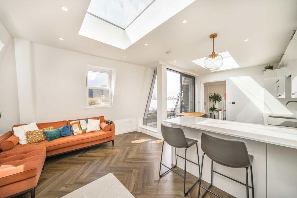 Main image of property: Lavender Hill, Clapham Junction