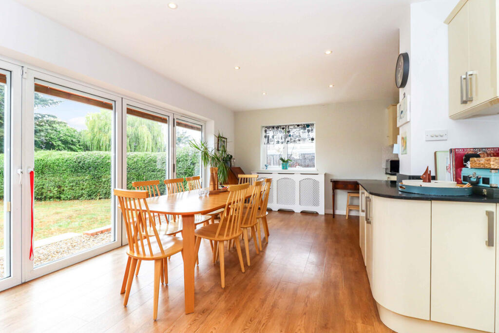 House in Hemel Hempstead - More