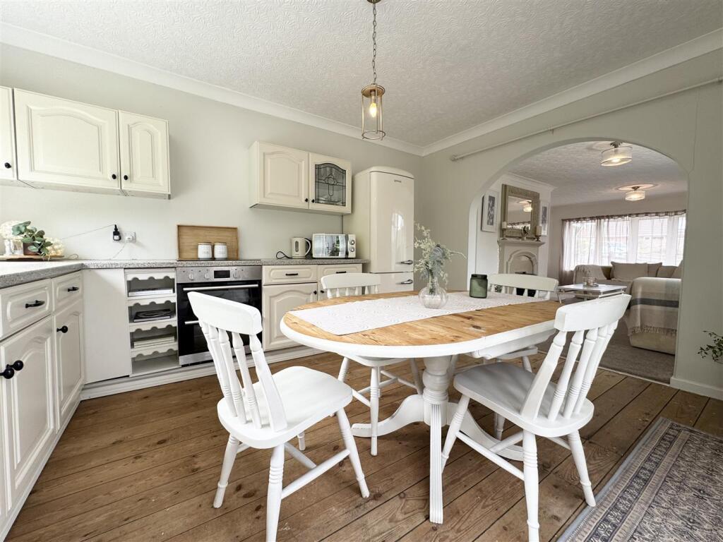 Pennine Drive, Scissett, Huddersfield HD8 9JD photo 4
