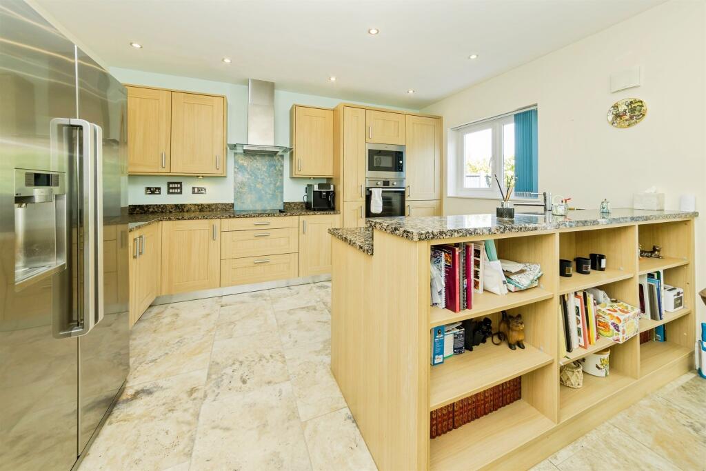 House in Mid Sussex, Kings Acre, Worth - View 4