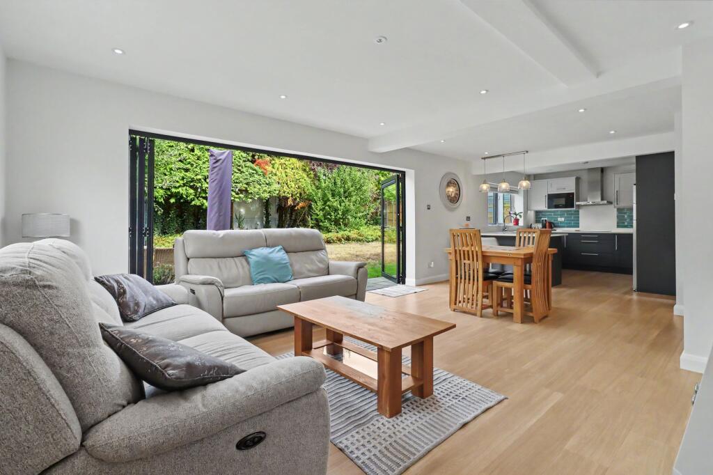 Cavendish Drive, Claygate, KT10 - View 4