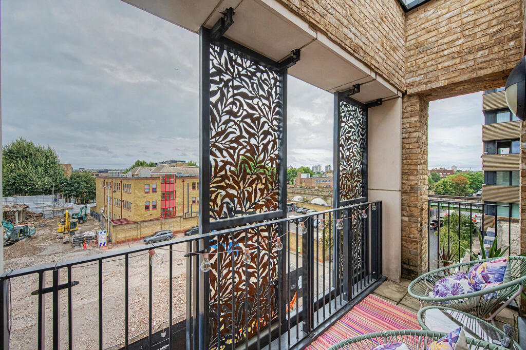 Apartment in London - View 5