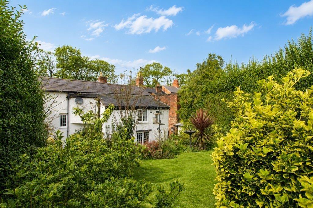 Main image of property: Ivy Bank Cottage, Barrow Lane, Great Barrow, CH3