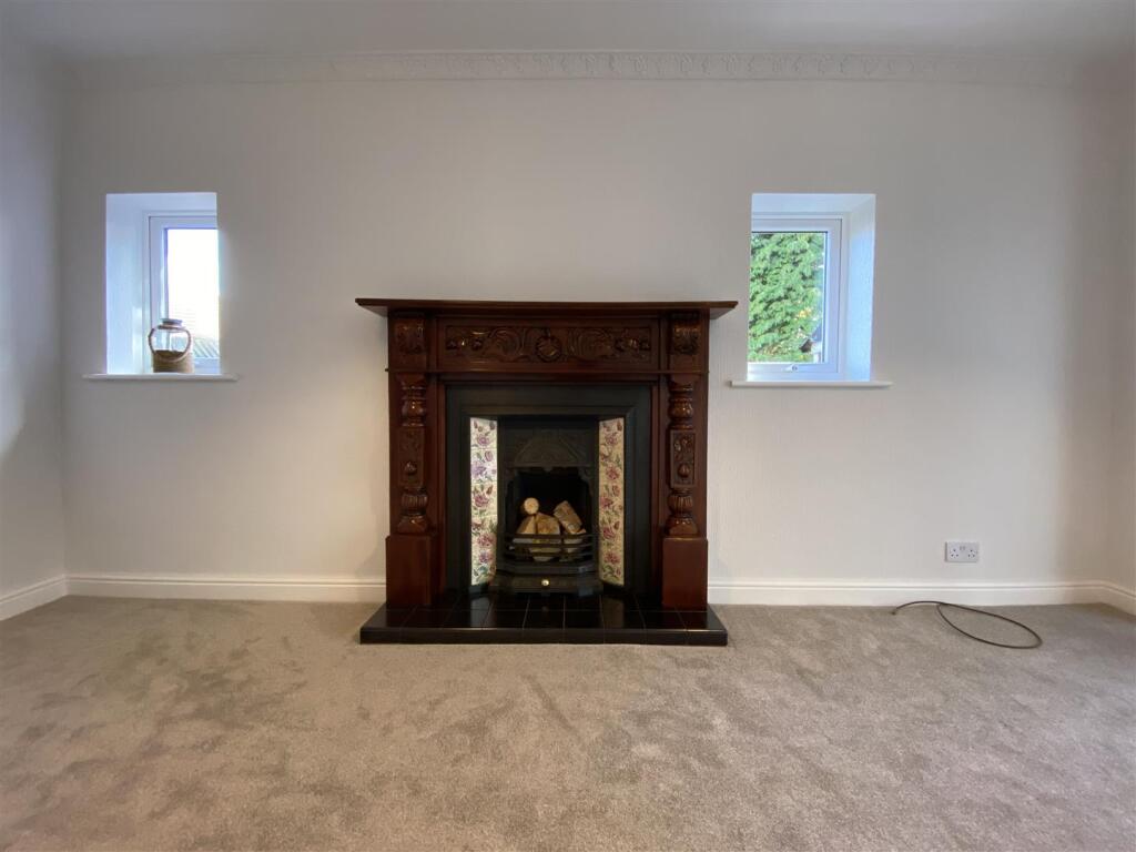 Hallcroft Way, Aldridge photo 3