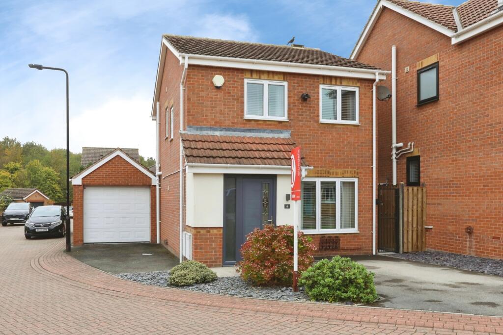 3-bed detached on Bluebell Wood Lane, Woodlaithes, Rotherham, South Yorkshire, S66, £270,000