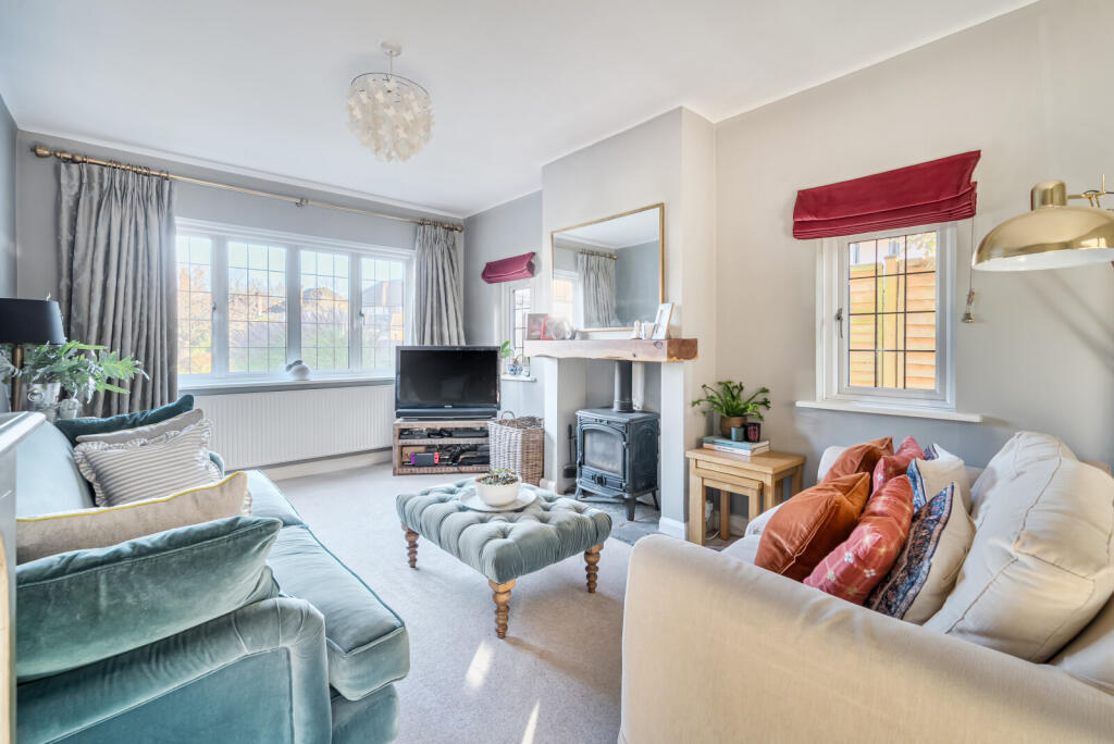 House in Woking, Sheerwater - View 2
